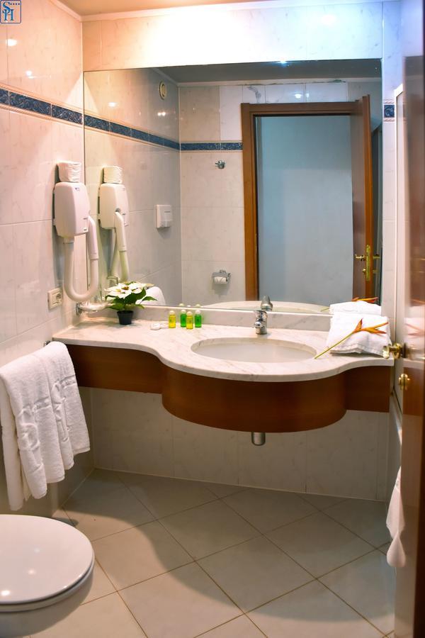 Hotel Splendid 와가두구 외부 사진