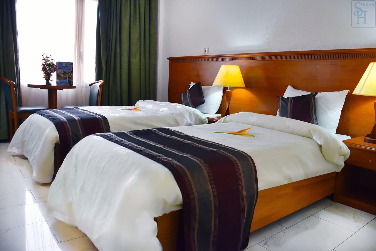 Hotel Splendid 와가두구 외부 사진