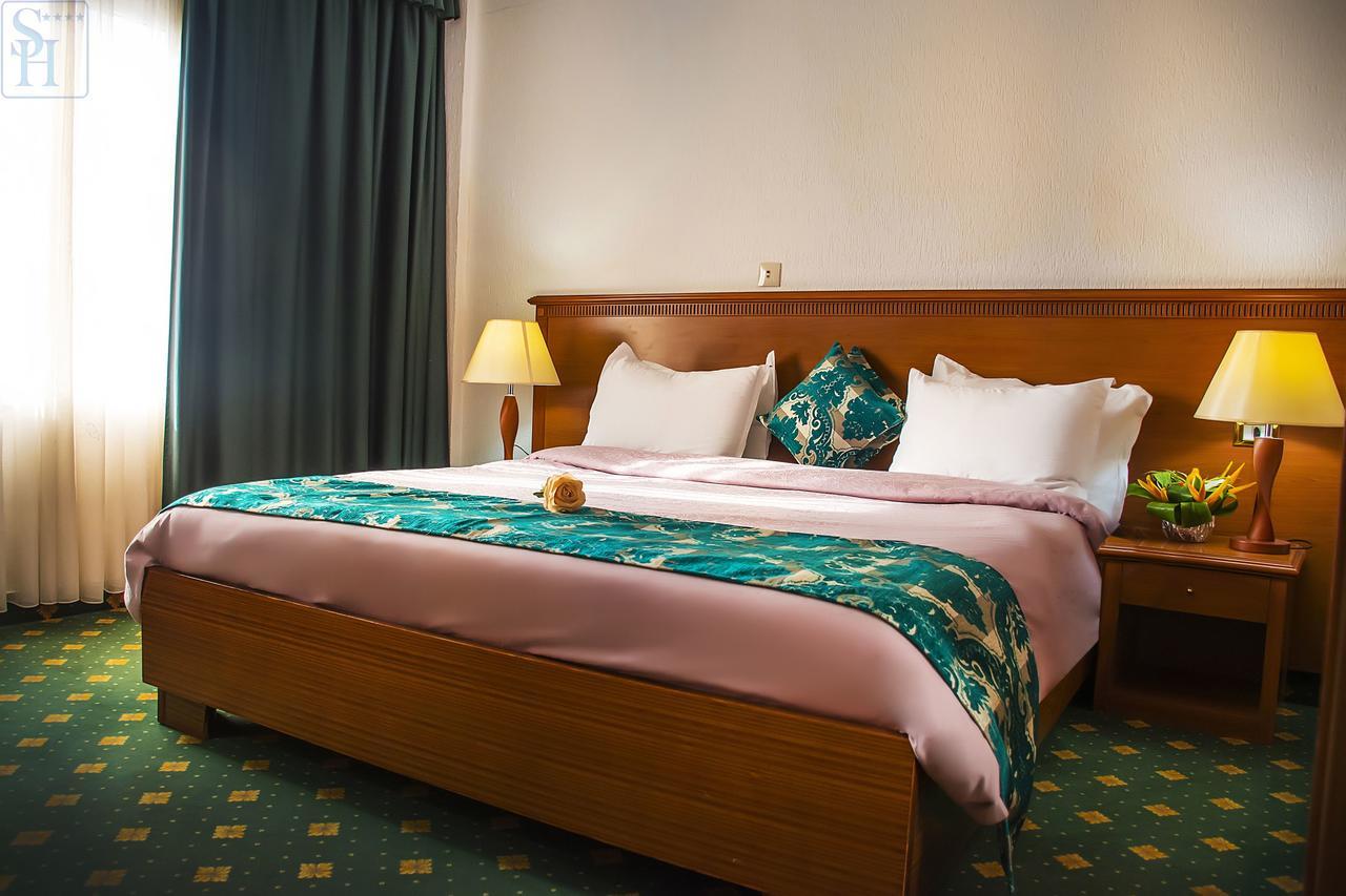 Hotel Splendid 와가두구 외부 사진