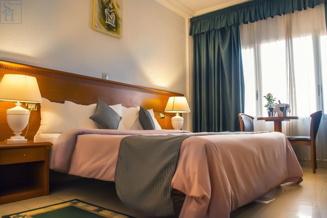 Hotel Splendid 와가두구 외부 사진