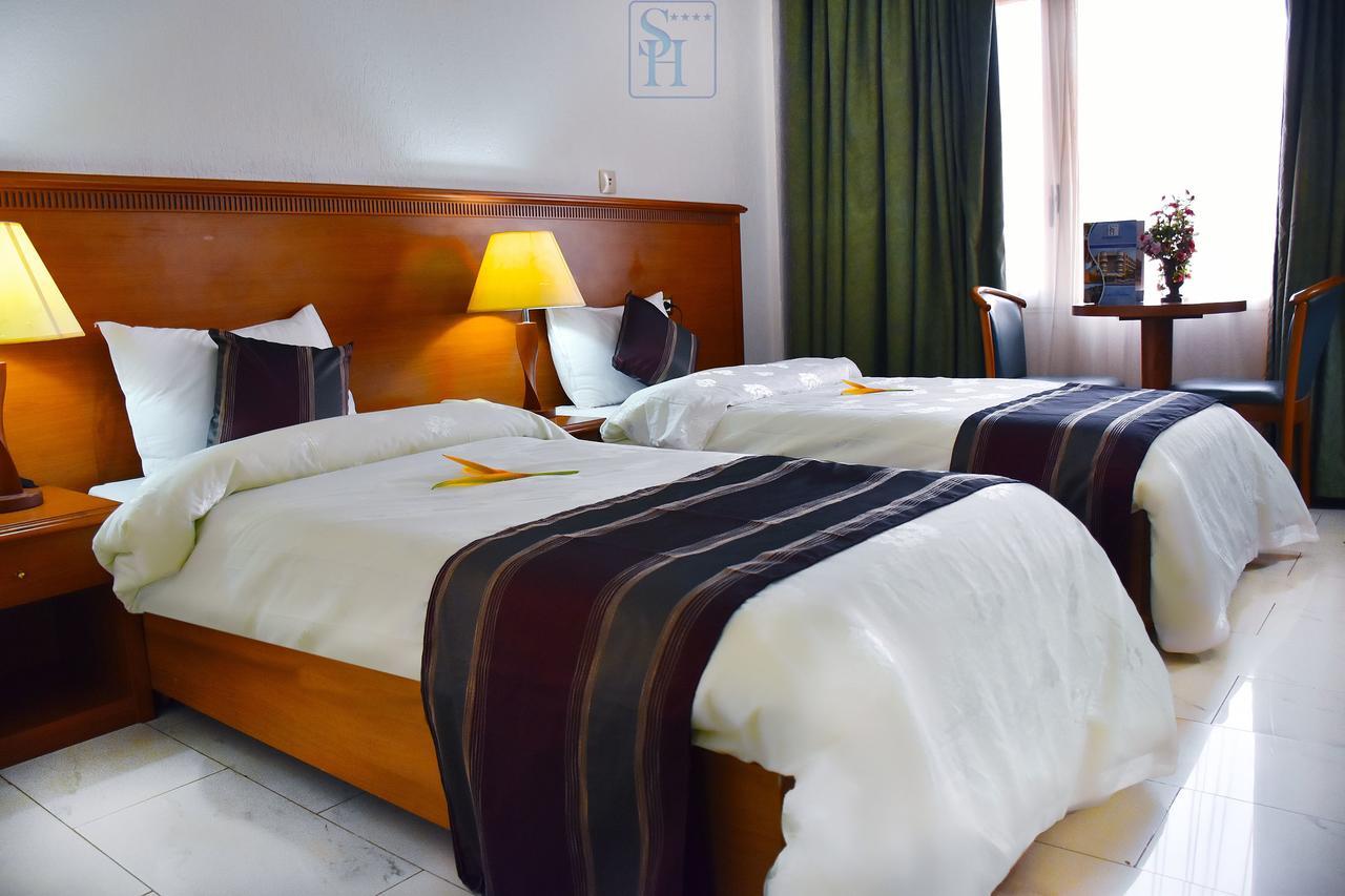 Hotel Splendid 와가두구 외부 사진