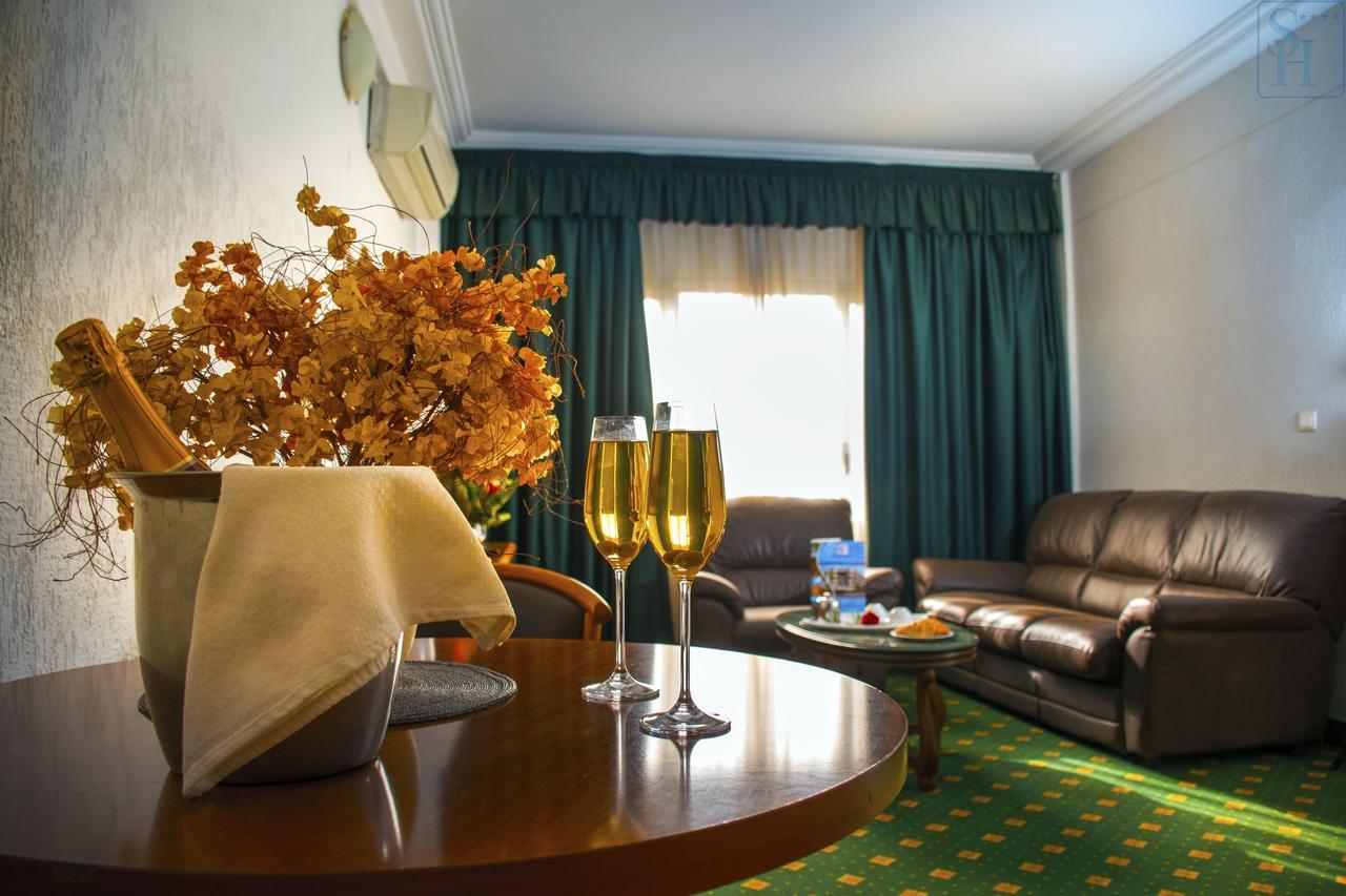 Hotel Splendid 와가두구 외부 사진