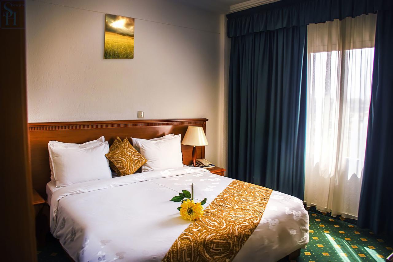 Hotel Splendid 와가두구 외부 사진