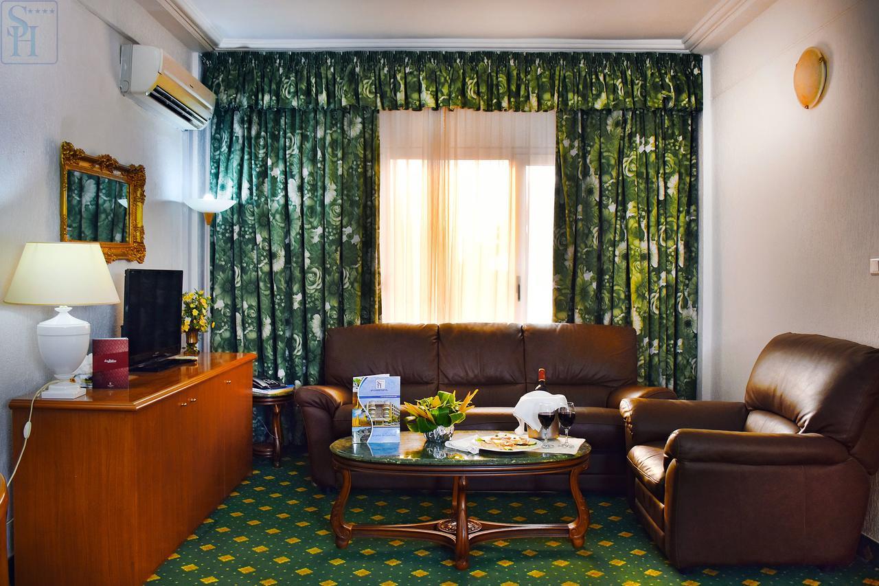 Hotel Splendid 와가두구 외부 사진