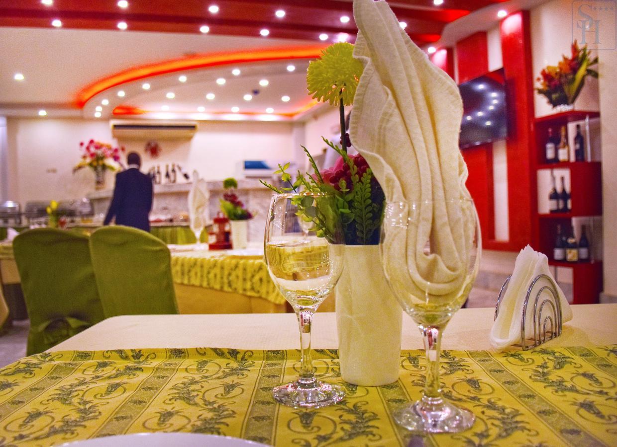 Hotel Splendid 와가두구 외부 사진