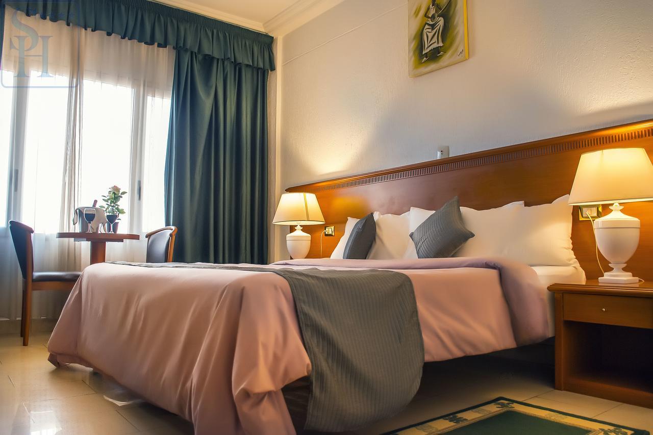 Hotel Splendid 와가두구 외부 사진