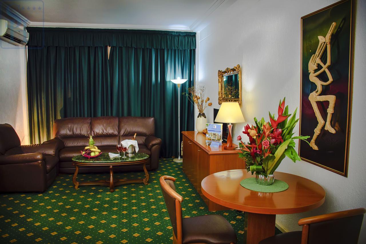 Hotel Splendid 와가두구 외부 사진
