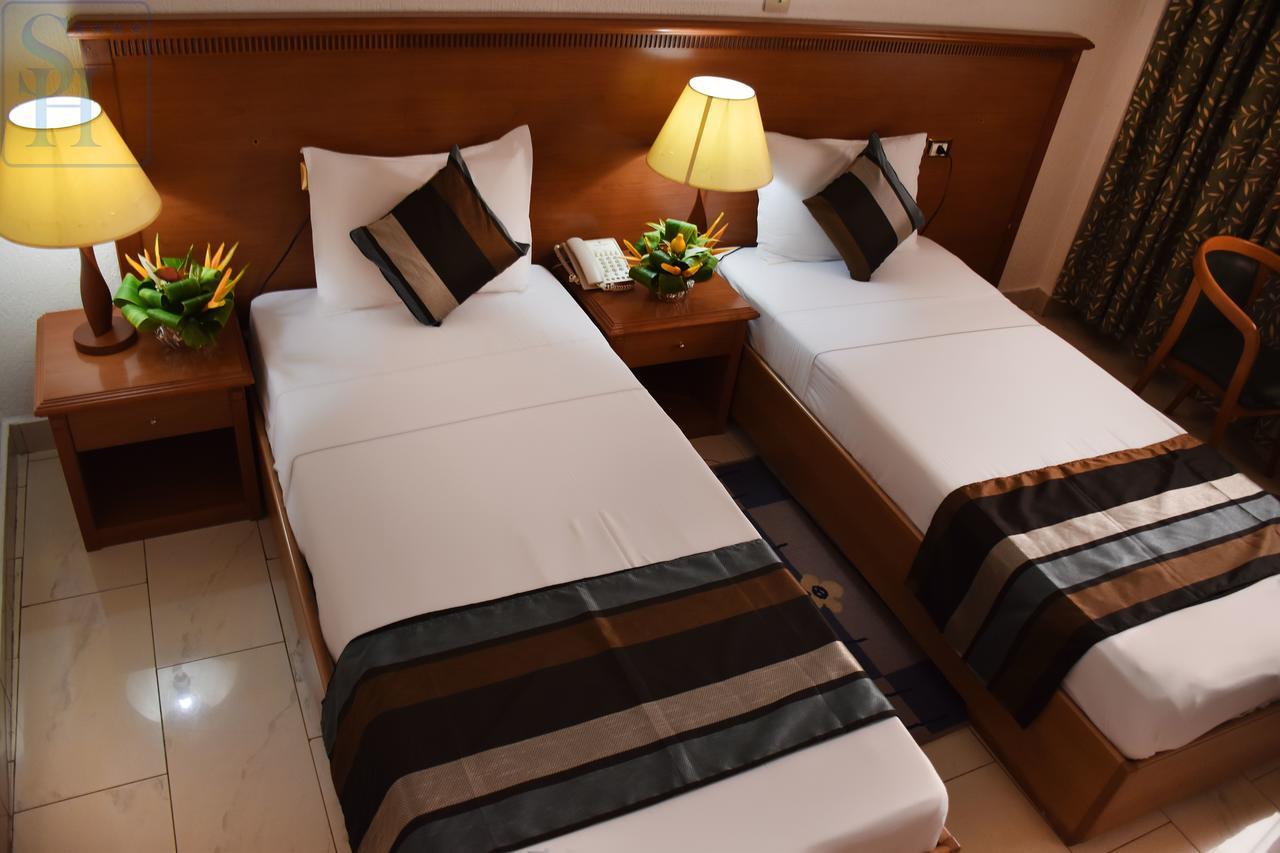 Hotel Splendid 와가두구 외부 사진